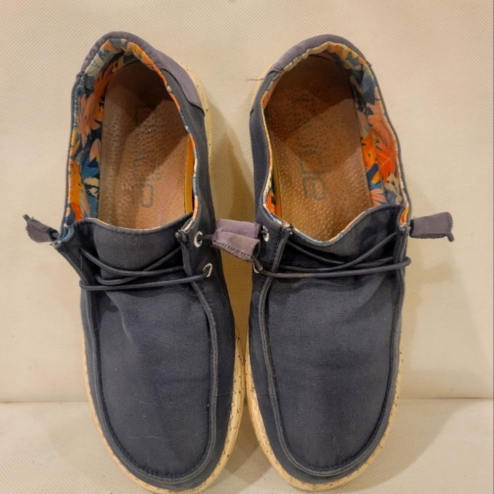 HEY DUDE WENDY DENIM COLOR SLIP ON FLATS (sz 10)